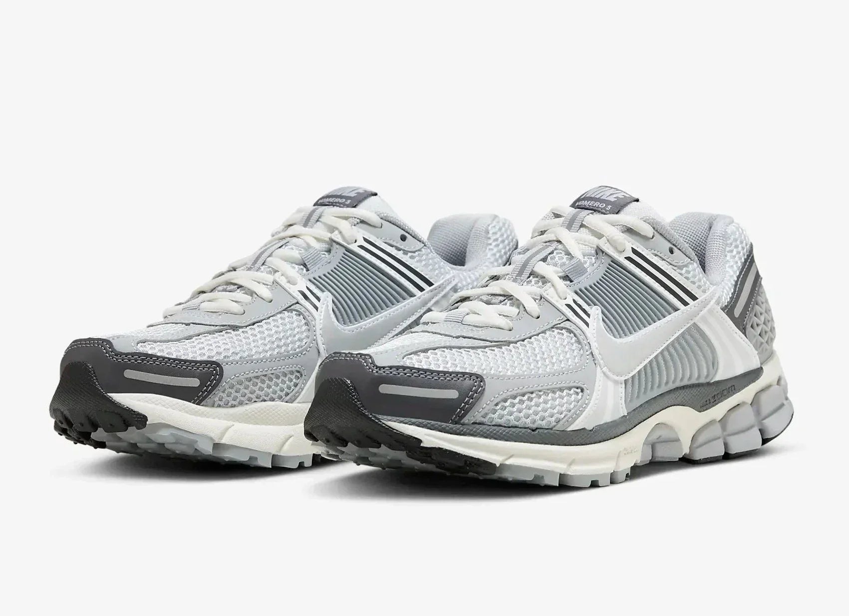 Nike Air Zoom Vomero 5 Shoes
